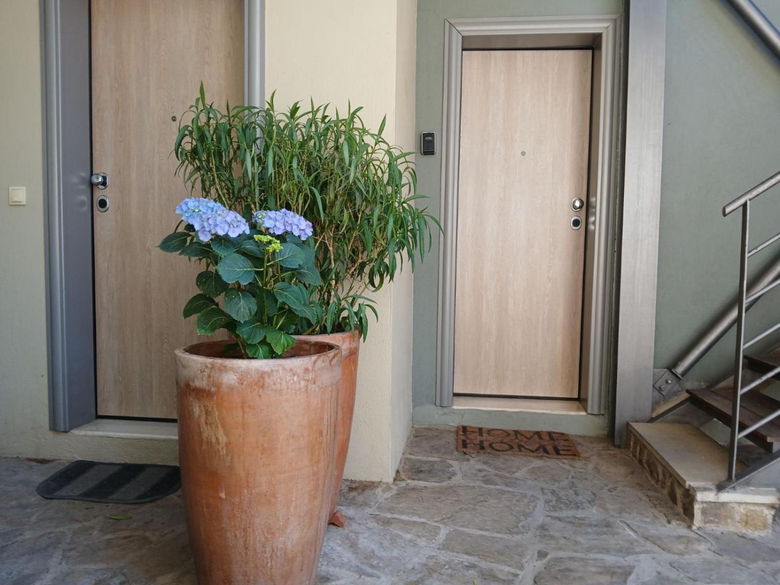 Quiet Urban Studio With Private Backyard Salonicco Esterno foto