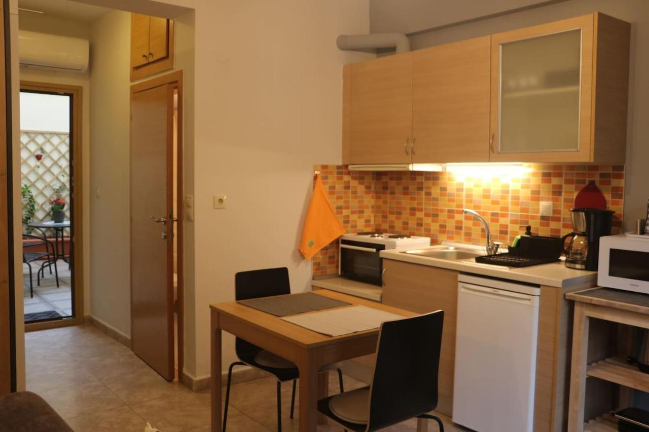 Quiet Urban Studio With Private Backyard Salonicco Esterno foto